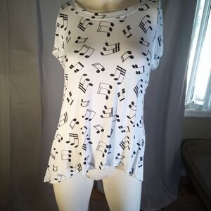 Cupio White Top with Black Music Note Design